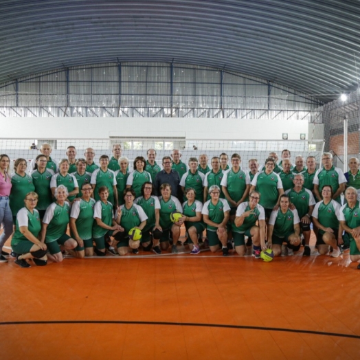 Novos uniformes são entregues para as equipes do Voleibol Gigante de Missal