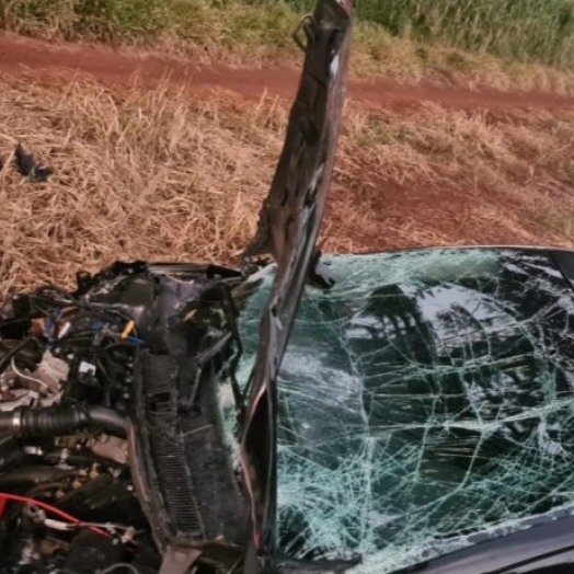 Vera Cruz do Oeste: condutor atravessa pista e cai em barranco de difícil acesso