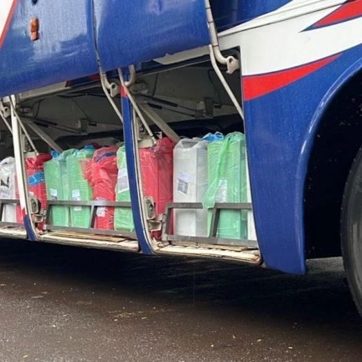 Operação conjunta entre a Receita Federal e a Polícia Rodoviária Federal resulta na apreensão de dois ônibus cheios de mercadorias