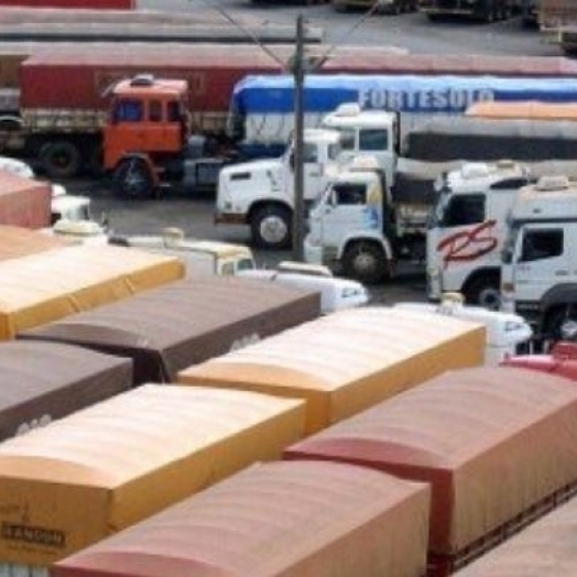 Operação Padrão: mais de 3 mil caminhões já estão represados na Tríplice Fronteira