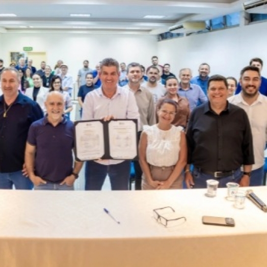 Ordem de serviço é assinada para construção da Rua Coberta em Santa Terezinha de Itaipu