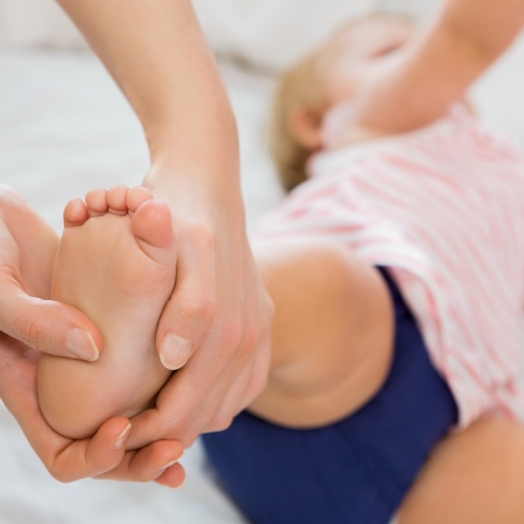 Ortopedia Infantil: O que os pais devem saber sobre os pés dos filhos