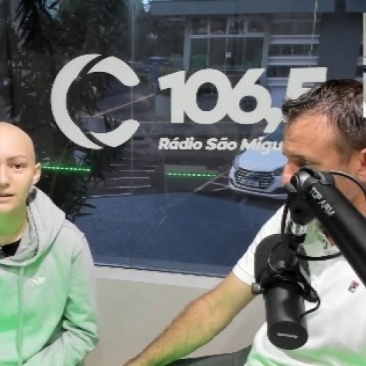 Pai e filha compartilham luta e esperança em busca de prótese para jovem de 16 anos