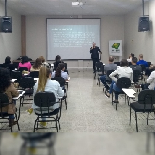 Palestra na ACISMI esclarece sobre a Nova Lei das Licitações