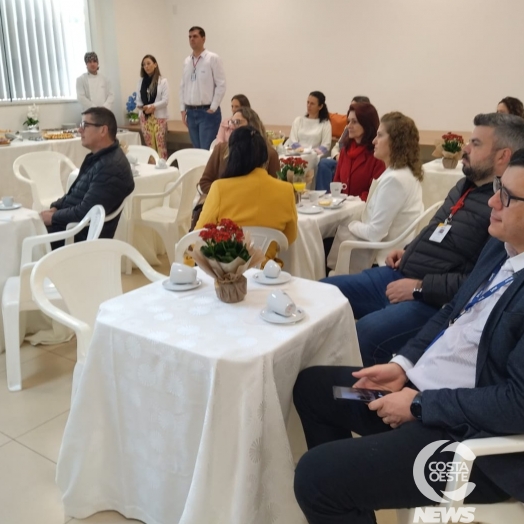 Para celebrar Dia do Comerciante, Sesc e Senac recepciona com café empresários de Medianeira