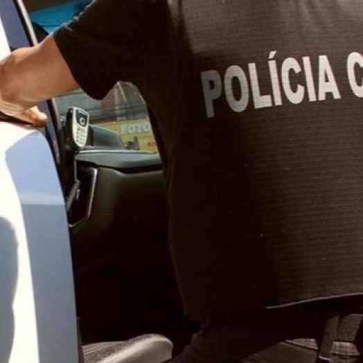 Paraná: mulher infectada com Covid-19 cospe em pedestres e passa saliva em veículos