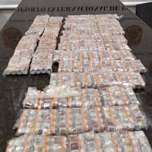 Passageiro é preso com medicamentos contrabandeados no aeroporto internacional de Foz do Iguaçu