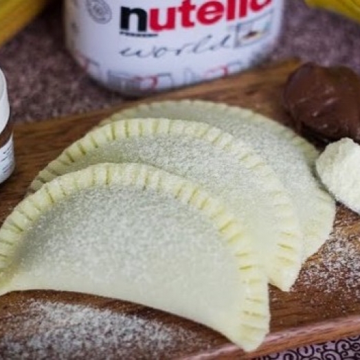 Pastel de leite ninho com nutella