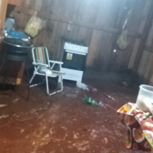 Pastoral da Caridade pede ajuda para família que perdeu tudo no temporal em Medianeira