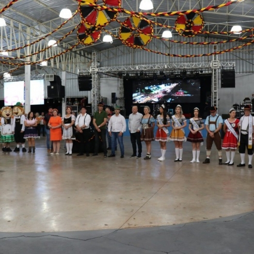 Pato Bragado atrai milhares de pessoas na 23ª Oktoberfest