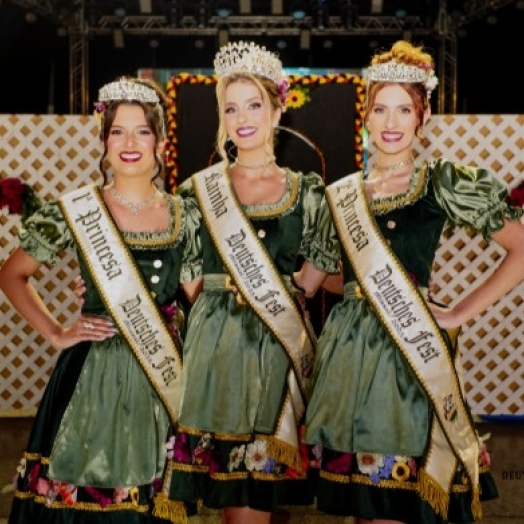 Paula Scabo Jank é eleita rainha da 22ª  Deutsches Fest