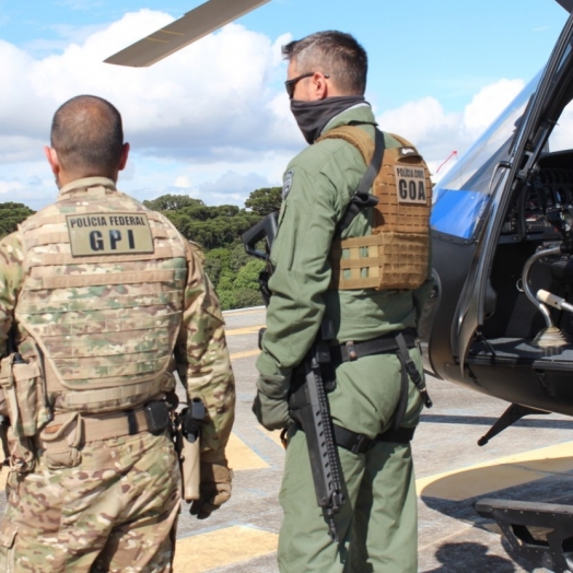 PCPR e PF removem líder de facção criminosa para presídio federal