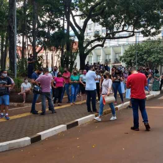 Pequenos empresários protestam contra fechamento de comércio