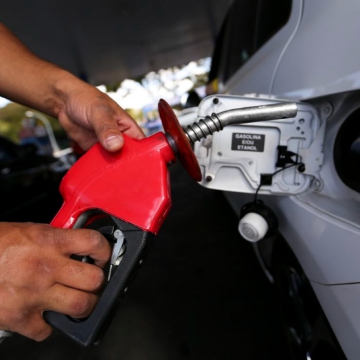 Petrobras reduz preço da gasolina A para distribuidoras