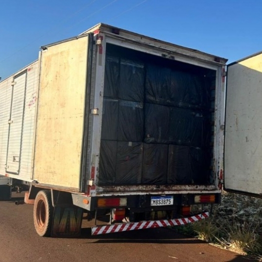 PF apreende caminhão e embarcação carregados com cigarros contrabandeados em São Miguel do Iguaçu
