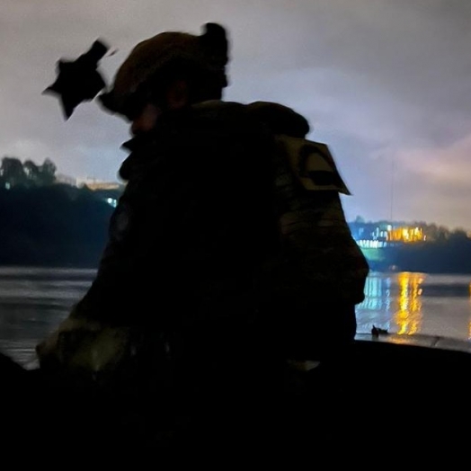 PF apreende dois barcos com mercadorias contrabandeadas do Paraguai no rio Paraná