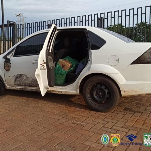 PF e BPFRON apreendem carro carregado com cigarros contrabandeados durante Operação Hórus em Guaíra