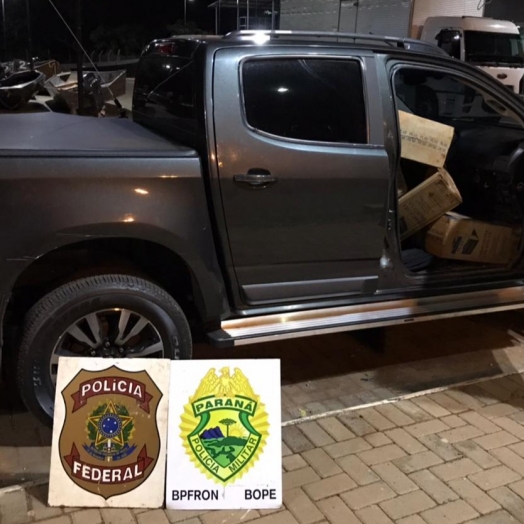 PF e  BPFRON estouram depósito e apreendem quatro veículos e uma motocicleta carregados com contrabando na região