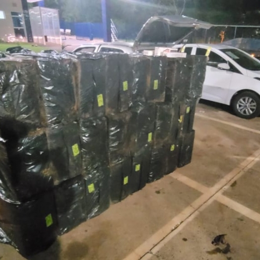 PF e Exército localiza veículo abandonado com cigarros contrabandeados em Itaipulândia