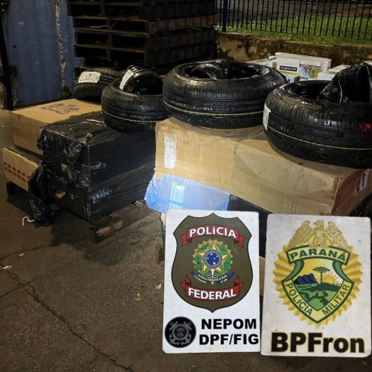 PF e PM localizam depósito clandestino com cigarros e pneus contrabandeados em Foz do Iguaçu