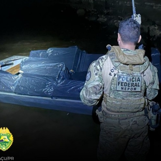 PF e PM/PR apreendem embarcação com cigarros contrabandeados em São Miguel do Iguaçu/PR
