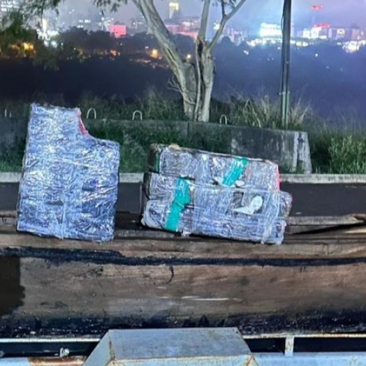 PF, PC e PM apreendem embarcação transportando drogas no Rio Paraná