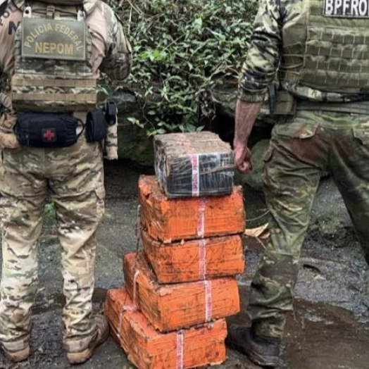 PF, PM e Exército apreendem 139,7kg de maconha próximo ao centro de Foz do Iguaçu