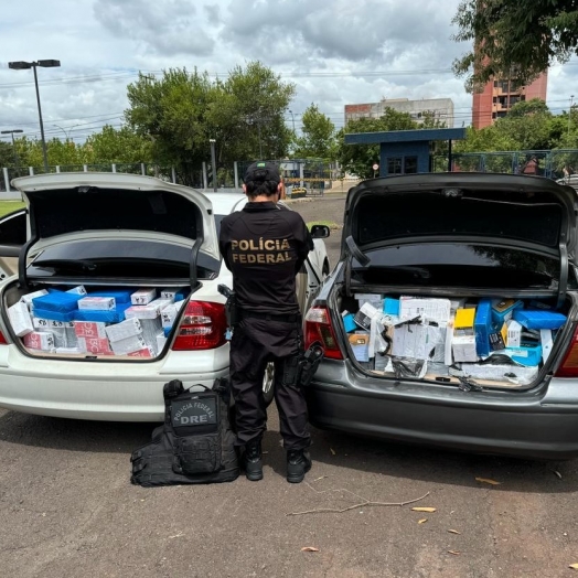 PF prende 5 pessoas em comboio de veículos transportando centenas de mercadorias descaminhadas.