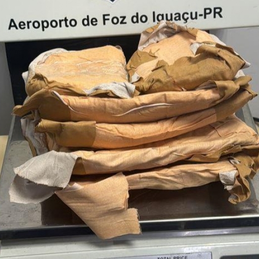 PF prende passageira com cocaína presa ao corpo no aeroporto de Foz do Iguaçu