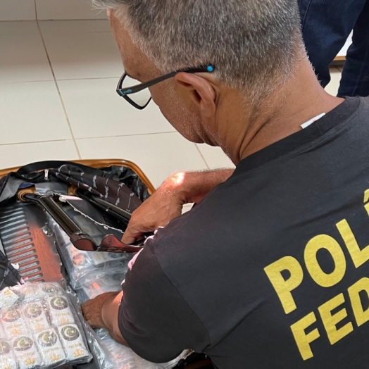 PF prende passageira com haxixe na rodoviária internacional de Foz do Iguaçu