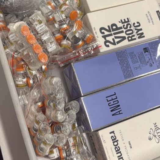 PF prende passageiro com medicamentos proibidos no aeroporto internacional de Foz do Iguaçu