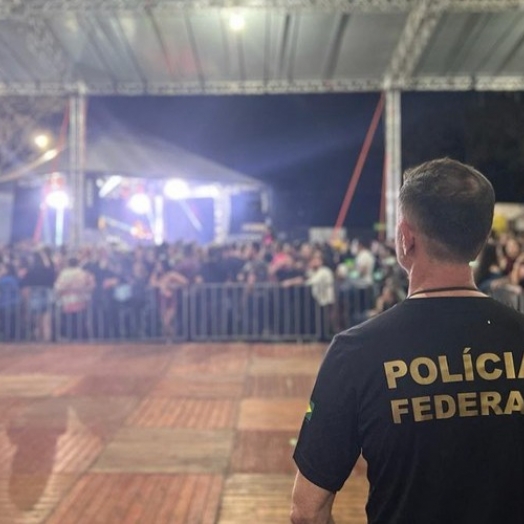 PF realiza operação de fiscalização de seguranças e vigilantes em Santa Helena/PR.