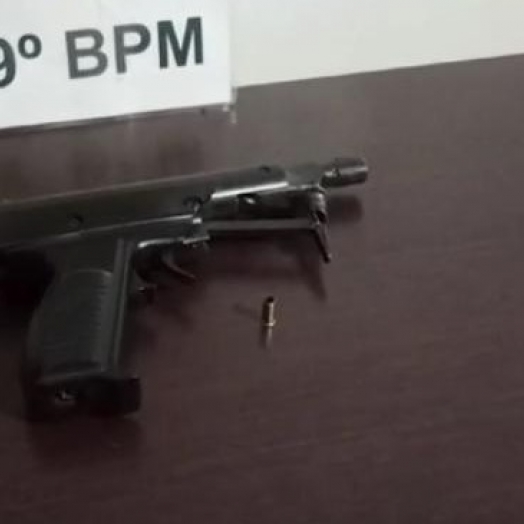 PM apreende pistola e detém quatro indivíduos em Ouro Verde do Oeste