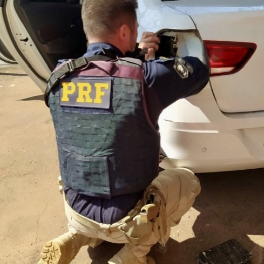 PM de Cascavel é presa transportando carga milionária de cocaína