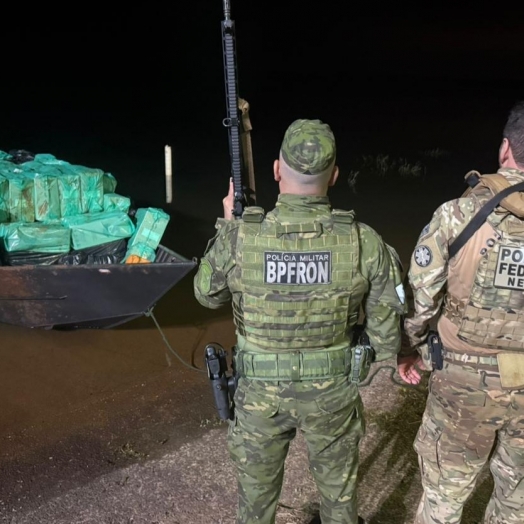 Polícia apreende embarcação com 50 mil maços de cigarros em Missal