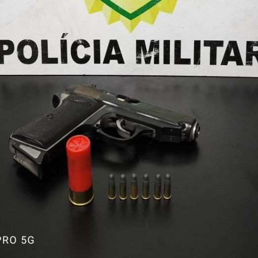 Polícia apreende simulacro e munições após homem ameaçar companheira em Santa Helena