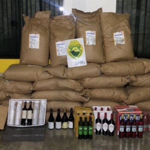 Polícia apreende van com 575 kg de leite em pó de origem argentina, no Paraná