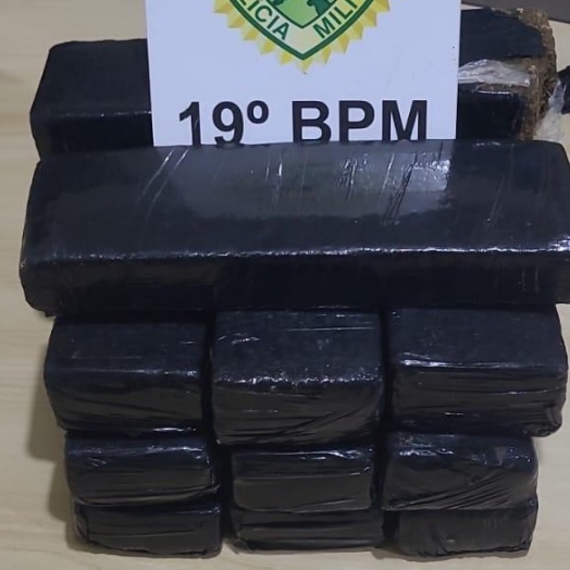 Polícia de Diamante do Oeste apreende droga com passageiros de carro de aplicativo