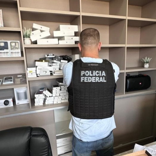 Polícia Federal deflagra operação contra comércio irregular de smartphones