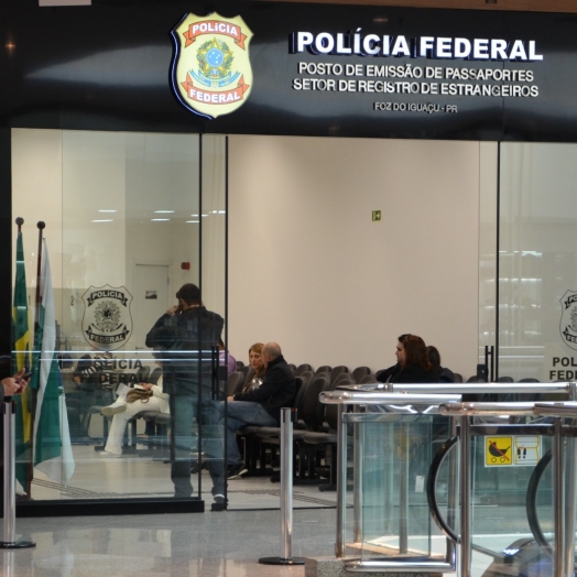 Polícia Federal prende estrangeiro utilizando documento falso para obter passaporte brasileiro em Foz do Iguaçu