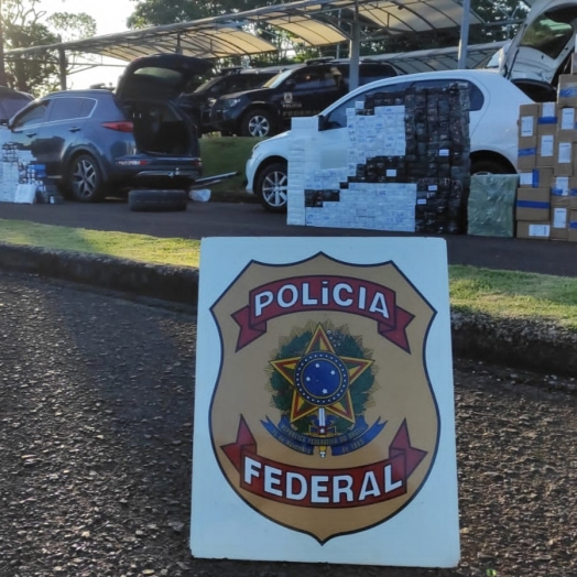 PF prende três pessoas com carga milionária de mercadorias contrabandeadas em Foz do Iguaçu
