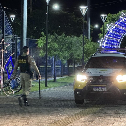 Polícia Militar acaba com algazarra na praça Santos Dumont em Santa Helena