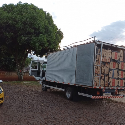 Polícia Militar apreende caminhão com 300 caixas de cigarro em Medianeira