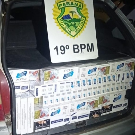 Polícia Militar de Santa Helena apreende veículo com cigarros contrabandeados