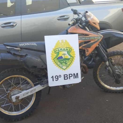 Polícia Militar de Santa Helena recupera motocicleta furtada em Cascavel