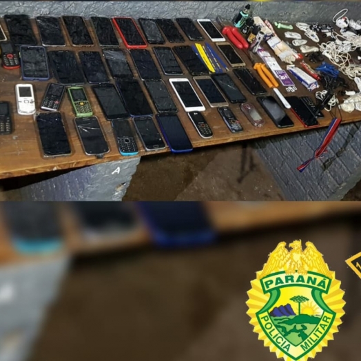 PM prende dois indivíduos que tentavam passar celulares, drogas e ferramentas para a cadeia pública de Guaíra