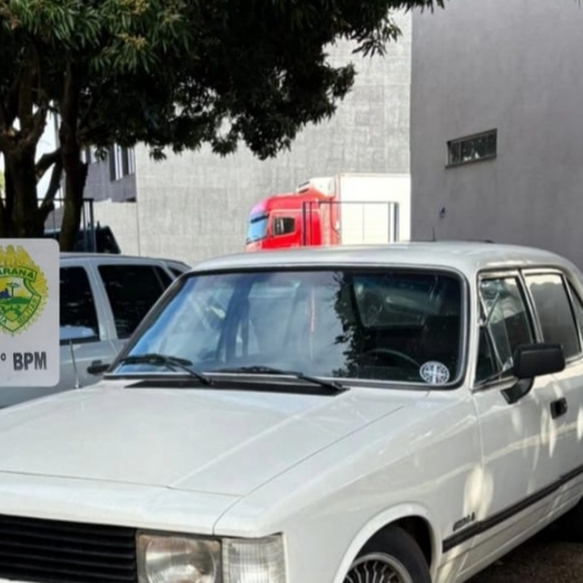 Polícia Militar recupera Opala com alerta de furto abandonado em estrada rural de Medianeira