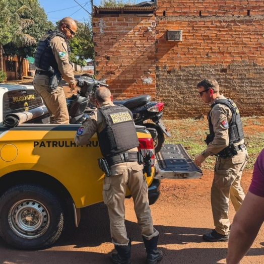 Polícia recupera veículos furtados em Santa Helena, prende indivíduos e apreende arma, munições e drogas
