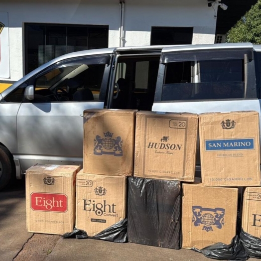 Polícia Rodoviária apreende van com cigarros contrabandeados em Vera Cruz do Oeste
