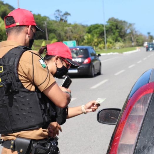 Polícia Rodoviária flagra mais de 4 mil motoristas em excesso de velocidade no Paraná